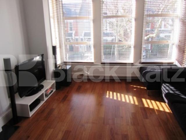 			Fantastic Location !, 1 Bedroom, 1 bath, 1 reception Flat			 Muswell Hill Road, MUSWELL HILL
